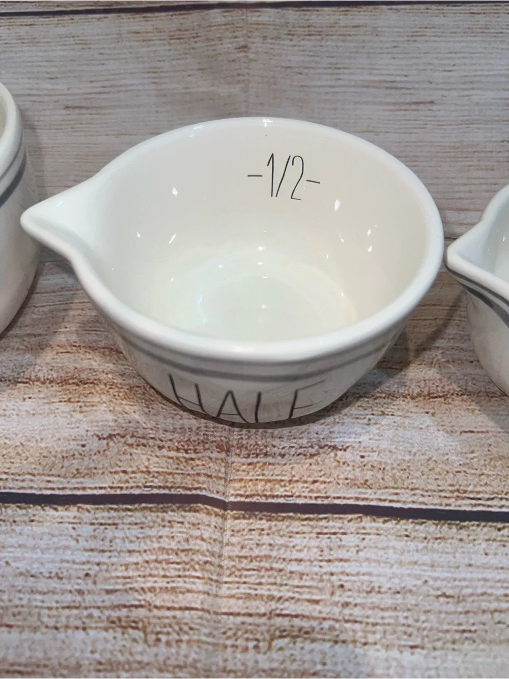 NWT Mud Pie Ceramic Measuring Cups